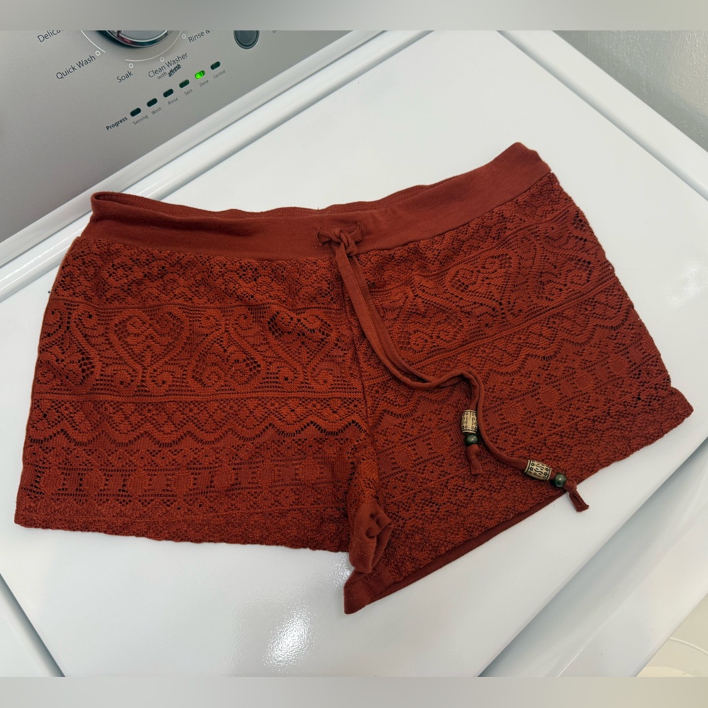 No Boundaries Women’s Orange Lace Drawstring Shorts - size Medium (7/9)